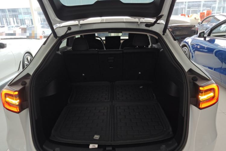 Used Tesla Model Y 2021 Long-Range All-Wheel-Drive Version Trunk