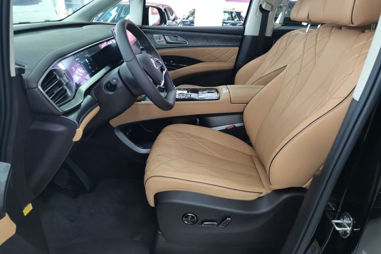 Used Denza D9 2024 DM-i 970 Luxury Model
