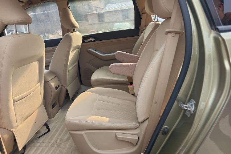 Used Baojun 730 2014 1.5L manual standard trim 7 seats