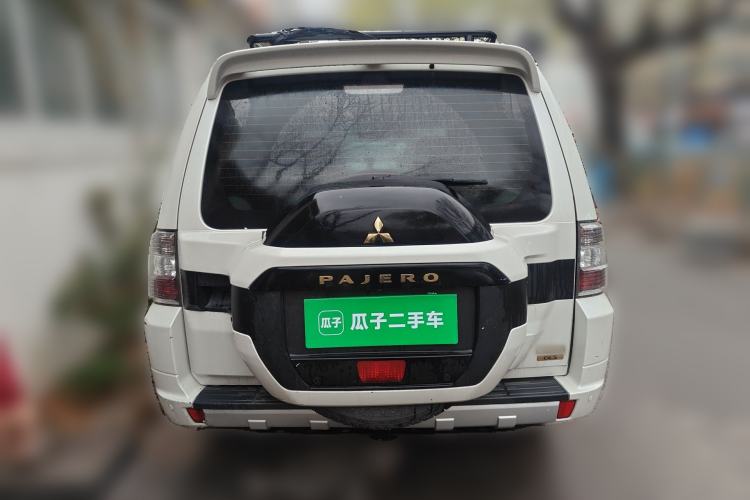 Used Mitsubishi Pajero  Rear