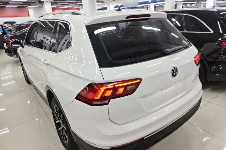 Used Volkswagen Tiguan L 2017 330TSI Automatic Two-Wheel Drive Luxury Edition Rear Left 45 Deg