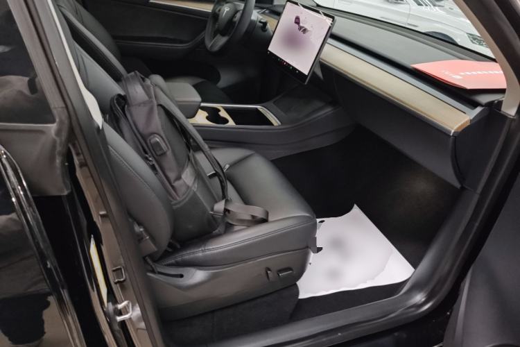 Used Tesla Model Y 2022 Long-Range All-Wheel-Drive Version