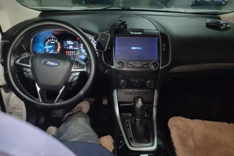 Used Ford Edge 2018 EcoBoost 245 Two-Wheel-Drive Platinum Edition 5 Seats Center Console