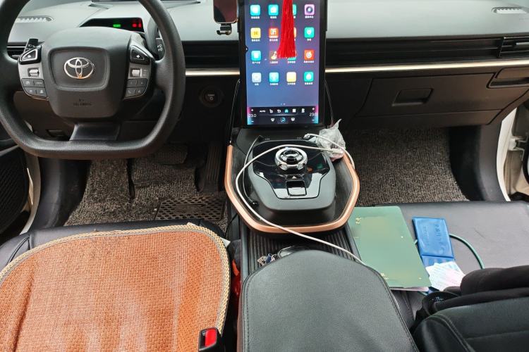 Used Toyota bZ3 2023 517 km Elite PRO Center Console