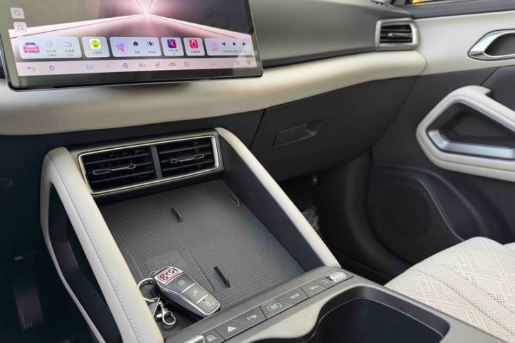 Used BYD Yuan UP 2025 Intelligent Driving Version 401 km Beyond-Range Edition
