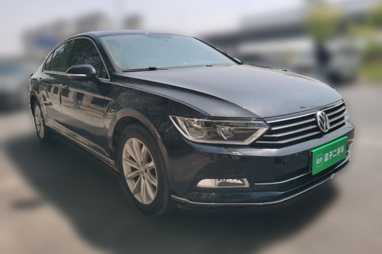 Used Volkswagen Magotan 2017 330TSI DSG Leading Model Front Right 45 Deg