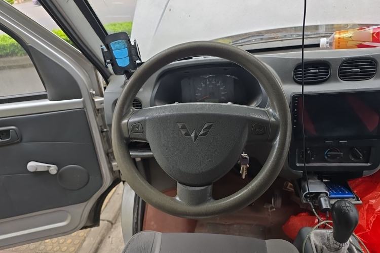 Used Wuling Zhiguang 2010 1.0L New Version Practical Short-Body L2Y
