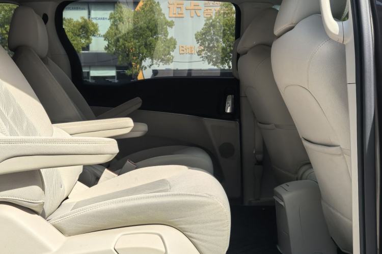 Used Buick GL8 2023 Land Executive Class Comfort Model Interior 4