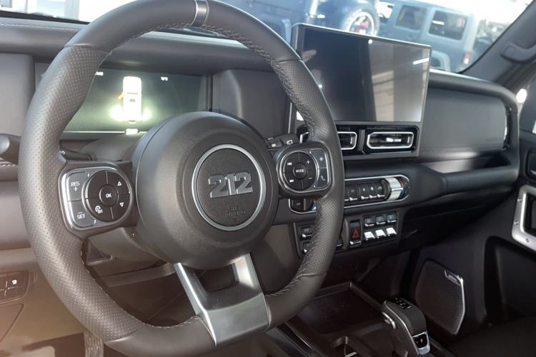 Used 212 T01 2024 2.0T Mechanic
