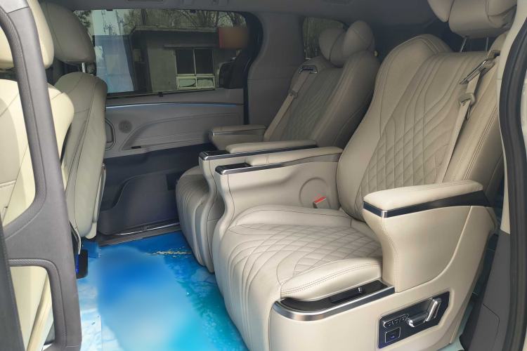 Used Toyota Granvia 2023 2.5L Hybrid Comfort Edition Interior 5