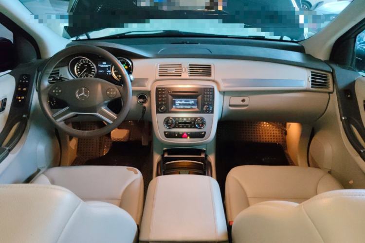 Used Mercedes-Benz R-Class 2011 R 300 L Business Model Center Console
