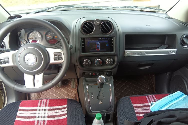 Used Jeep Compass 2014 2.4L four-wheel drive sport version
