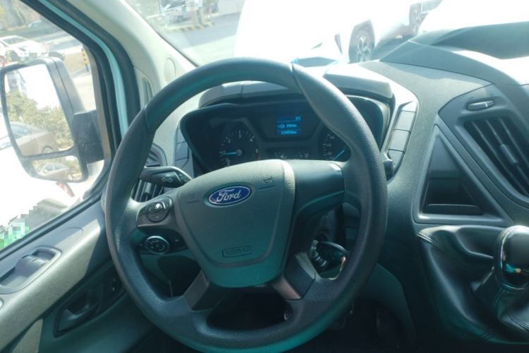 Used Ford Transit 2019 2.0T Diesel Van Mid-Chassis Mid-Roof 3-Seater China VI Standard