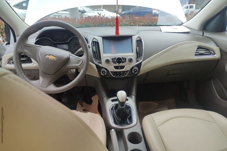 Used Chevrolet Cruze 2015 1.5L Manual Fashion Edition
