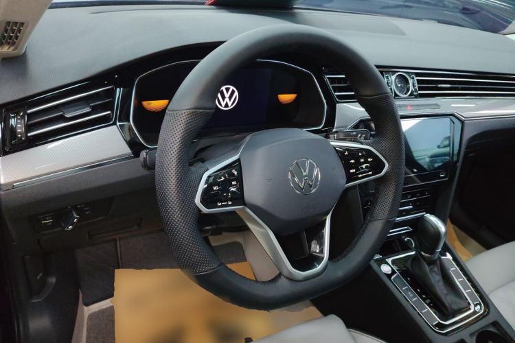 Used Volkswagen Magotan 2025 Zhongxiang Model 280TSI DSG Luxury Version
