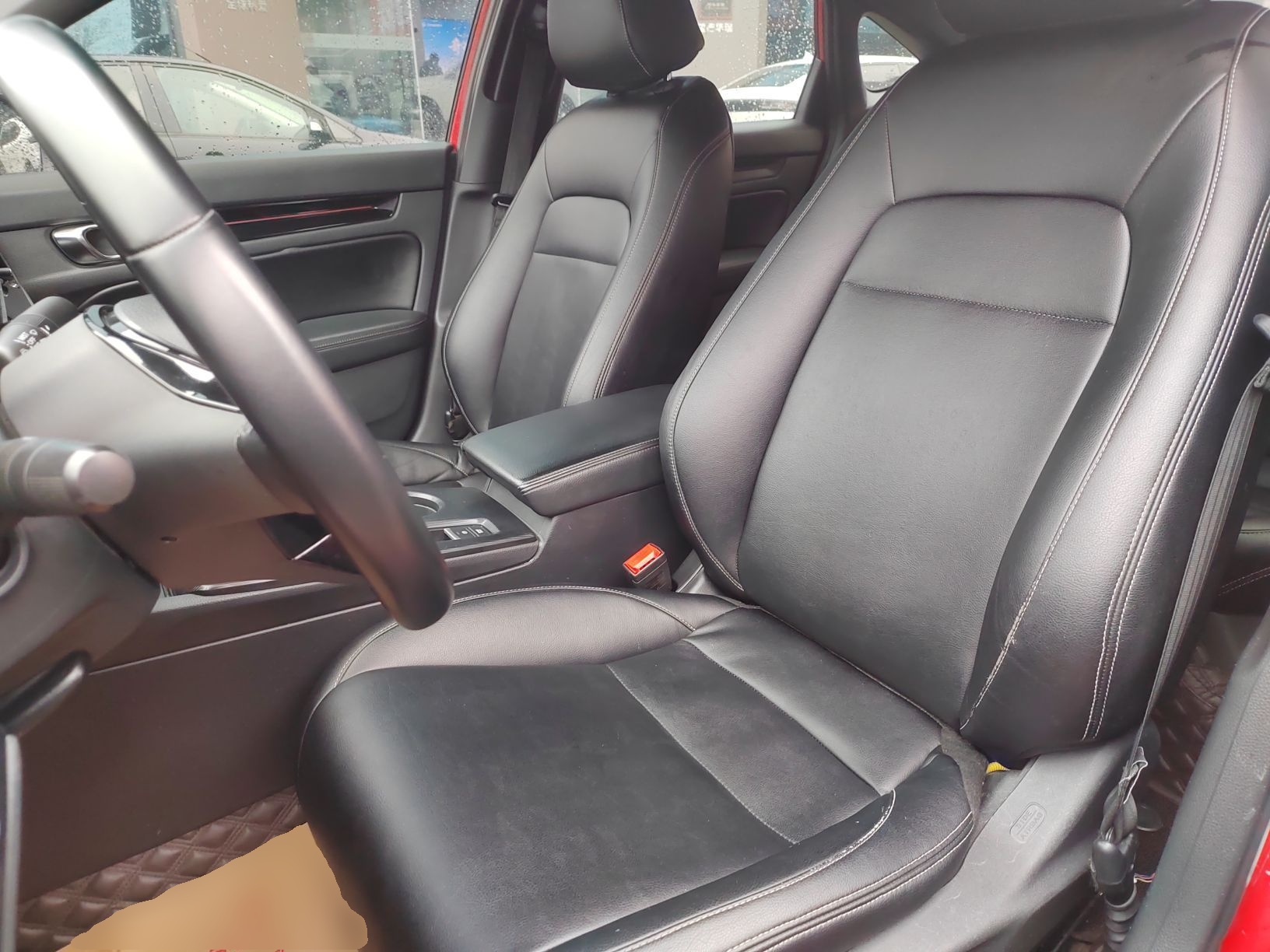 Переднее сиденье в автомобиле