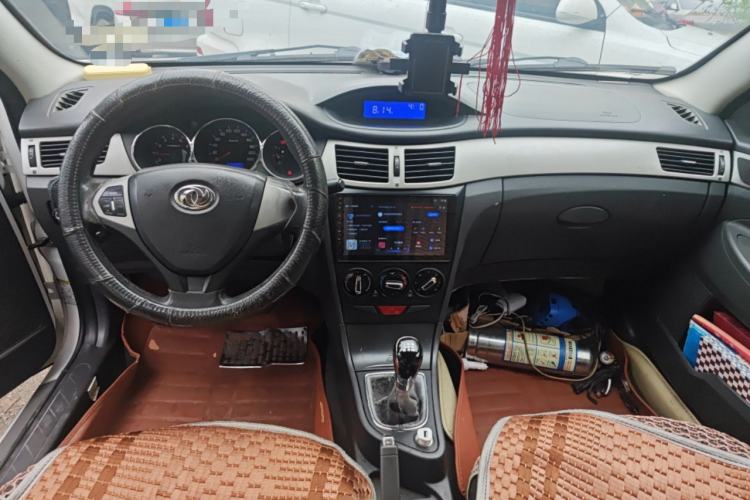 Used Dongfeng Aeolus H30 2012 CROSS 1.6L Manual Luxury Model Center Console