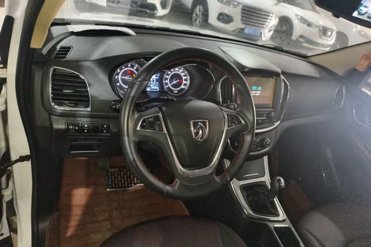 Used Baojun 560 2016 1.5T Manual Luxury Model Center Console