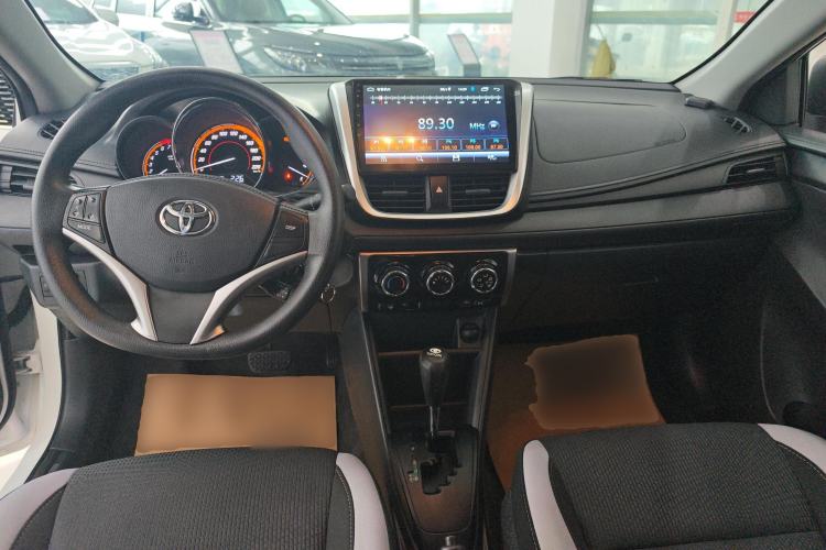 Used Toyota YARiS L Zhi Xiang 2022 1.5L CVT Leading PLUS Edition Center Console