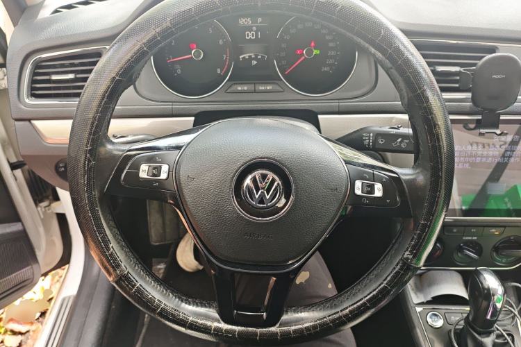 Used Volkswagen Lavida 2017 1.6L Automatic Comfort Edition Steering Wheel