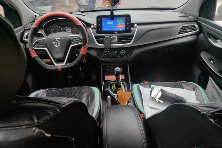 Used Baojun 730 2019 1.5L Manual Fashion Model 7-seater National V
