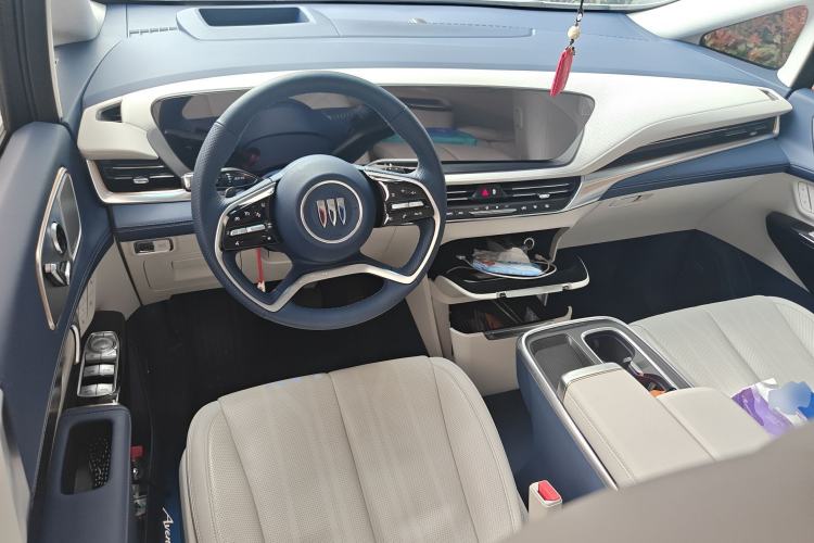 Used Buick Century 2025 2.0T Seven-Seater Yinshi Edition Center Console