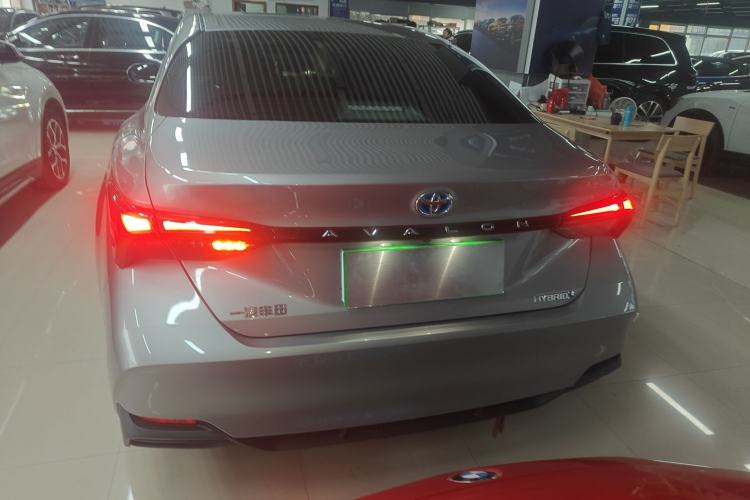 Used Toyota Avalon 2019 Dual-Engine 2.5L Luxury Edition China VI Standard