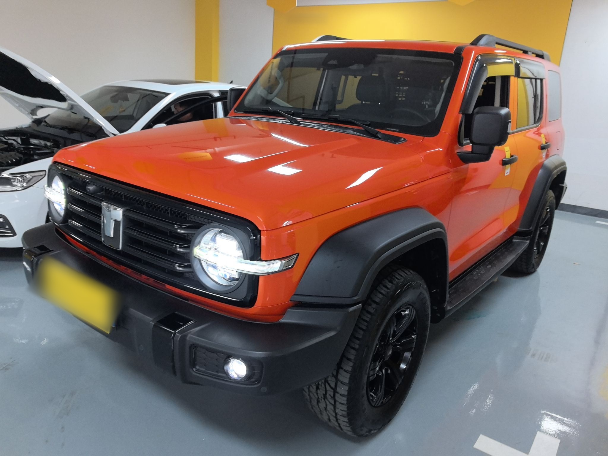 Под передней частью автомобиля