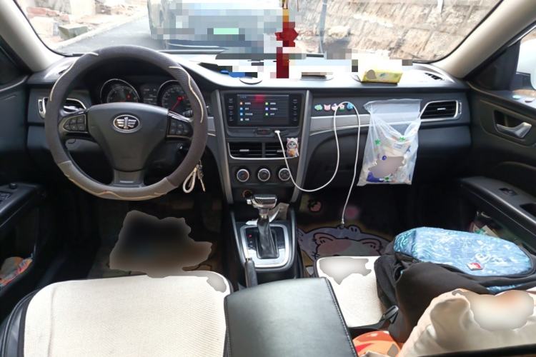 Used Bestune B30 2016 1.6L Automatic Luxury Model Center Console