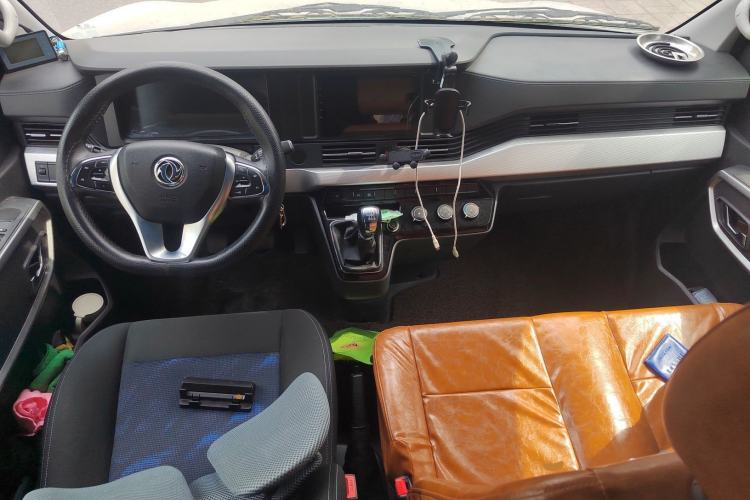 Used Dongfeng Yufeng 2023 V9+ 2.0T Manual Front-Wheel-Drive Multi-Function Mid-Roof Van with 7/8/9 Seats
