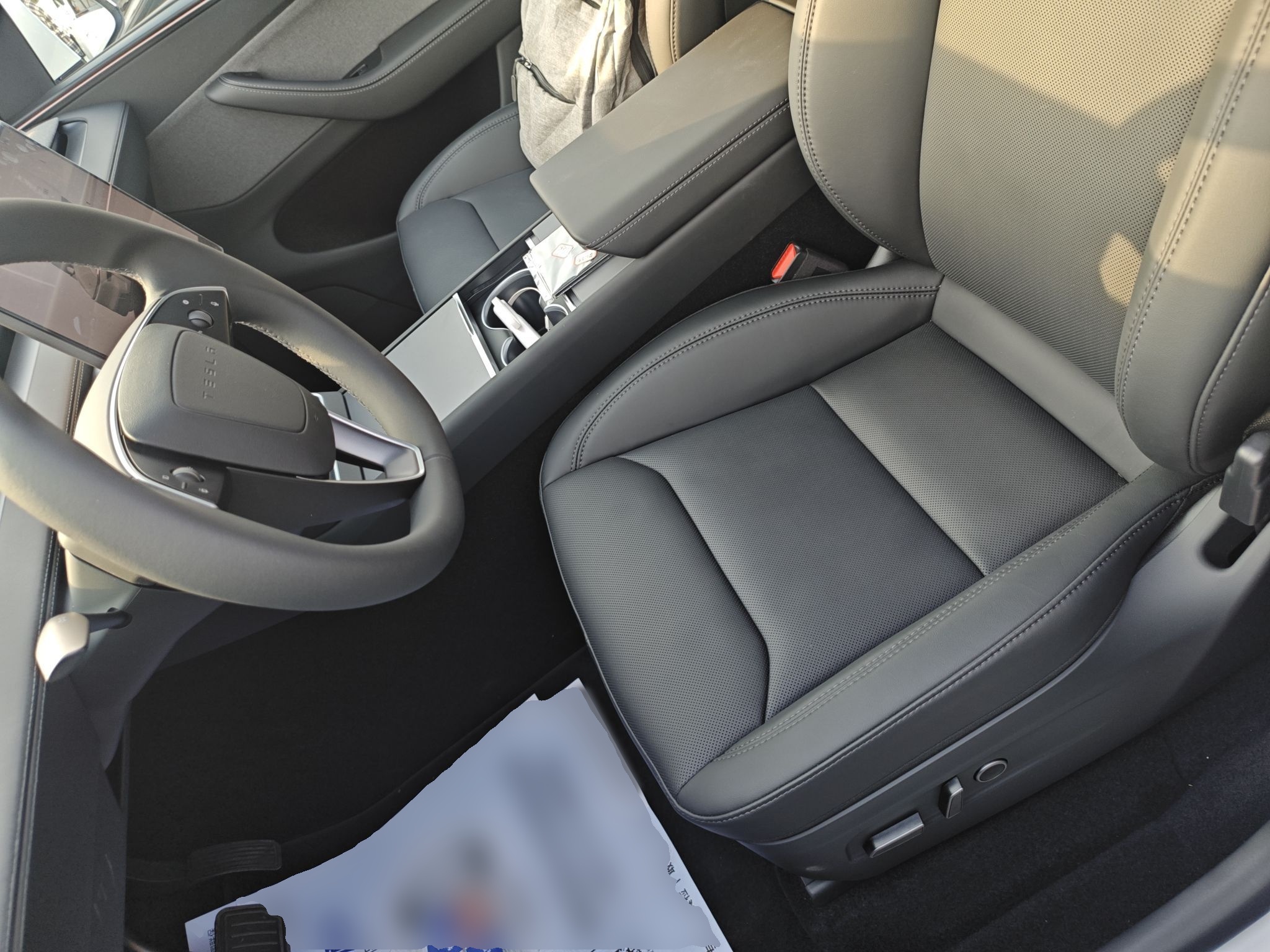 Переднее сиденье в автомобиле