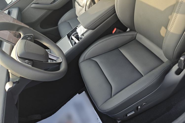 Used Tesla Model Y 2026 Rear-Drive Model