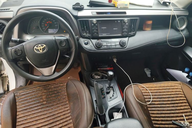 Used Toyota RAV4 2016 2.0L CVT Two-Wheel Drive Fashion Edition China V Standard
