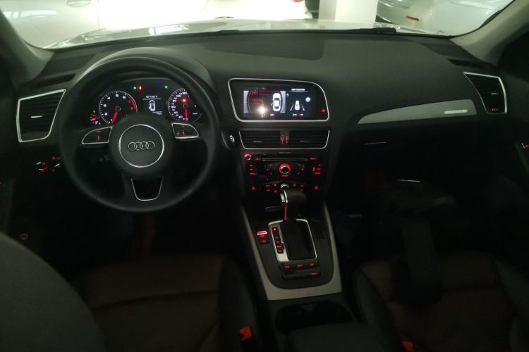 Used Audi Q5 2018 Collector's Edition 40 TFSI Ambition Model
