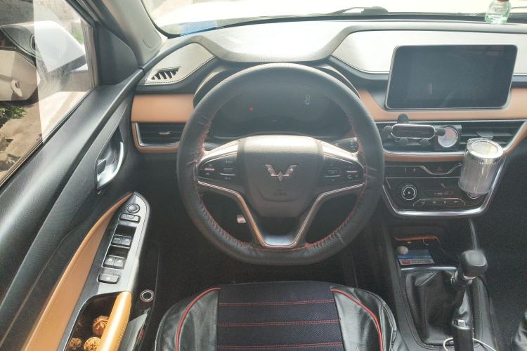 Used Wuling Hongguang S3 2018 1.5T Manual Luxury Model China V Standard