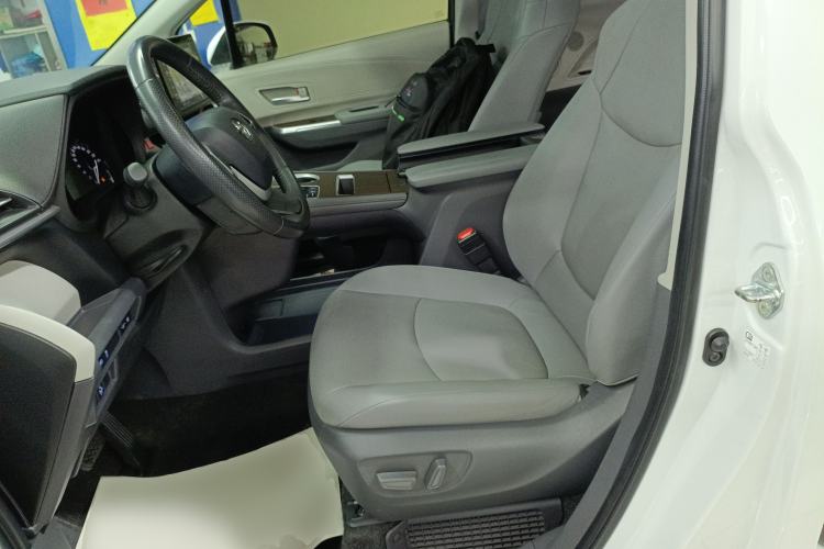 Used Toyota SIENNA 2021 2.5L Hybrid Luxury Edition Left Front Seat