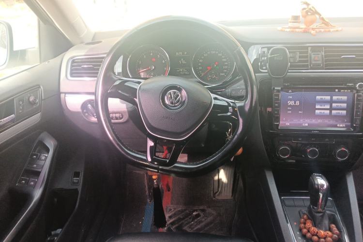 Used Volkswagen Sagitar 2015 230TSI Automatic Comfort Version Steering Wheel