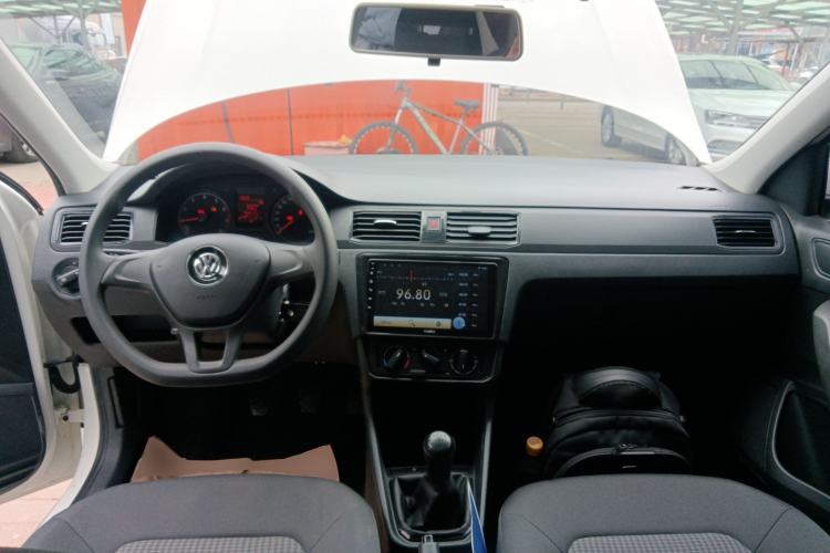 Used Volkswagen Santana 2018 1.5L Manual Fashion Edition Center Console