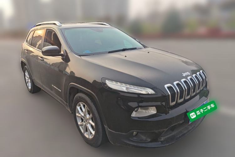 Used Jeep Cherokee 2016 2.4L Leading Smart Version Front Right 45 Deg