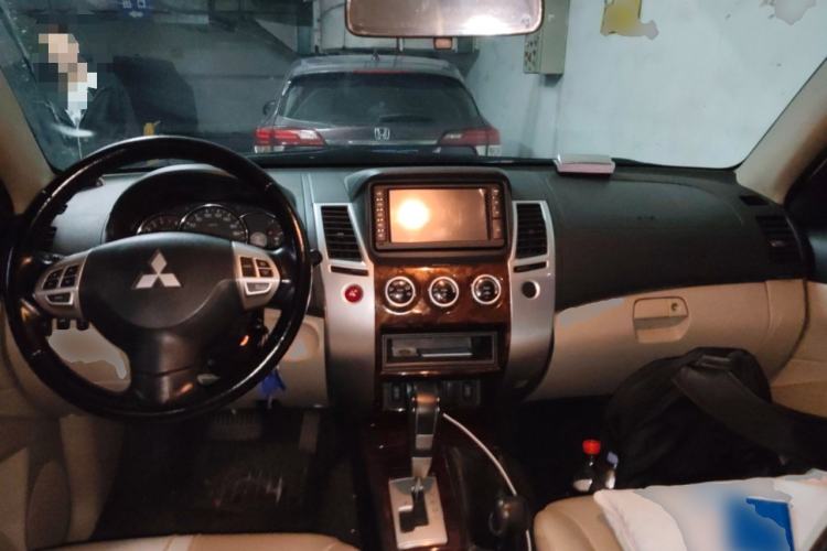 Used Mitsubishi Pajero Sport 2013 3.0L Automatic 4x4 Flagship Edition
