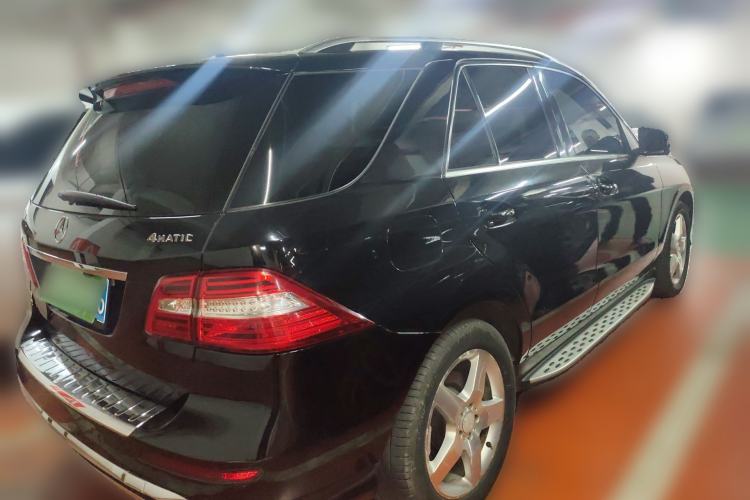 Used Mercedes-Benz M-Class 2014 ML 400 4MATIC Luxury Model Rear Right 45 Deg