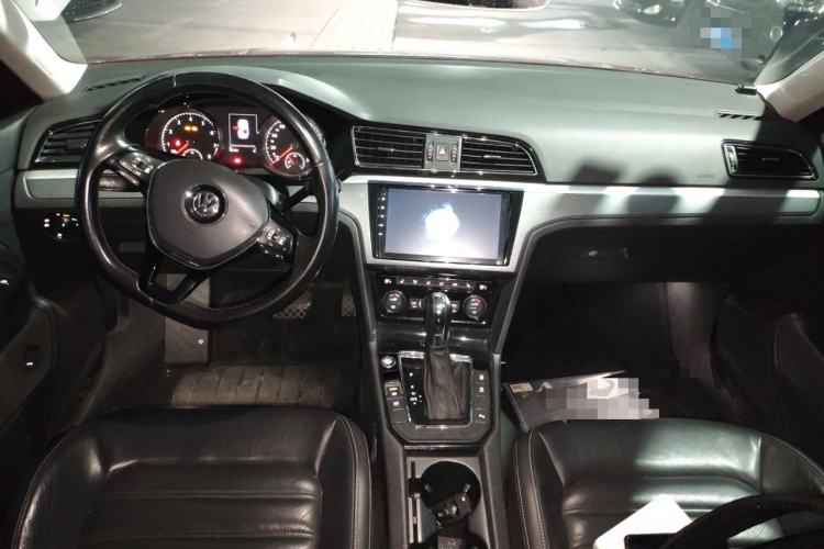 Used Volkswagen Lamando 2017 280TSI DSG Luxury Edition Center Console