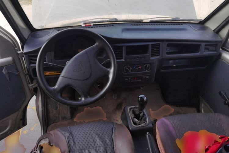 Used Wuling Zhiguang 2013 1.0L Practical Version Center Console