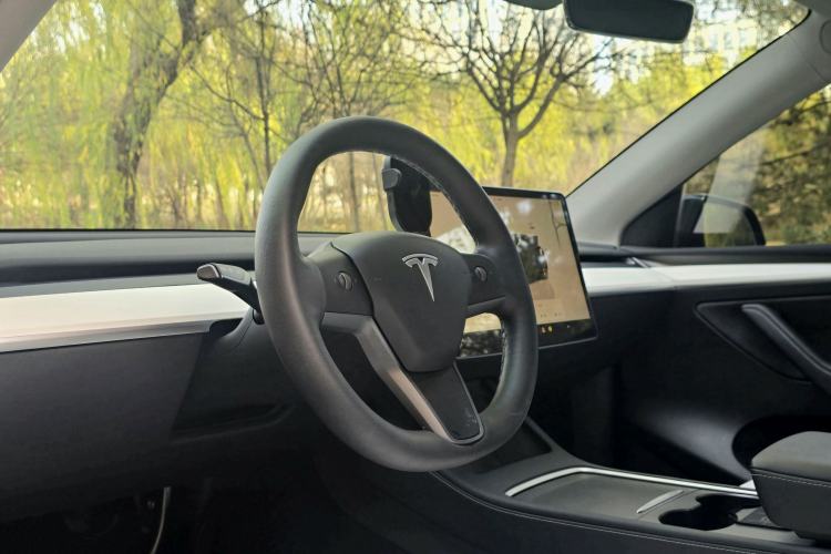 Used Tesla Model Y 2022 Rear-Wheel-Drive Version
