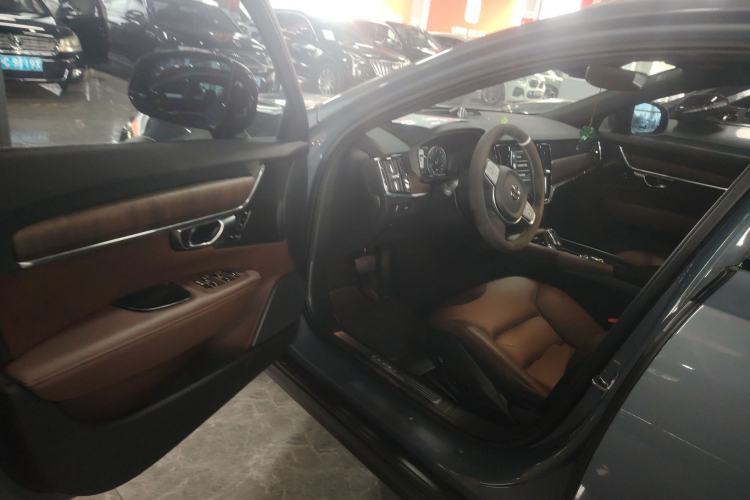 Used Volvo V90 2021 Cross Country B5 AWD Smart Range Edition