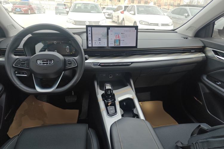 Used Geely Auto Emgrand L HiP 2024 Longteng Edition 1.5TD-DHT Pro 100KM Superior Model Center Console