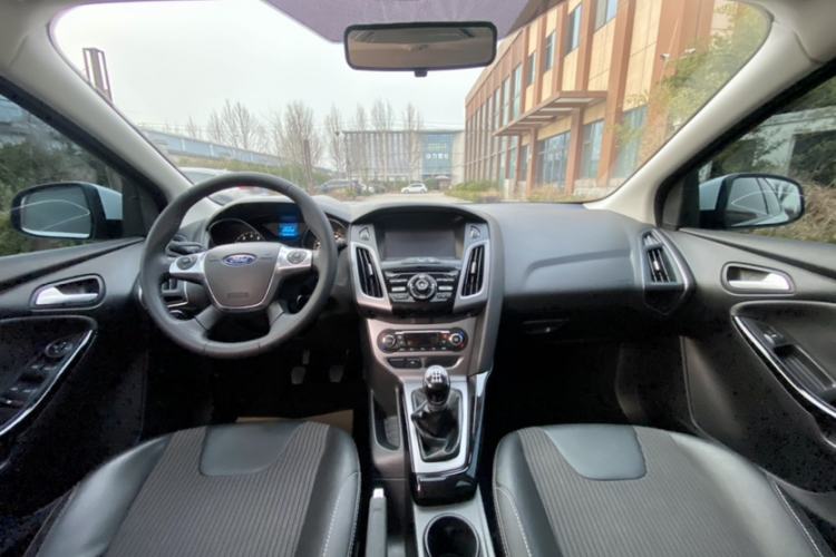 Used Ford Focus 2012 Hatchback 1.6L Manual Fashion Edition
