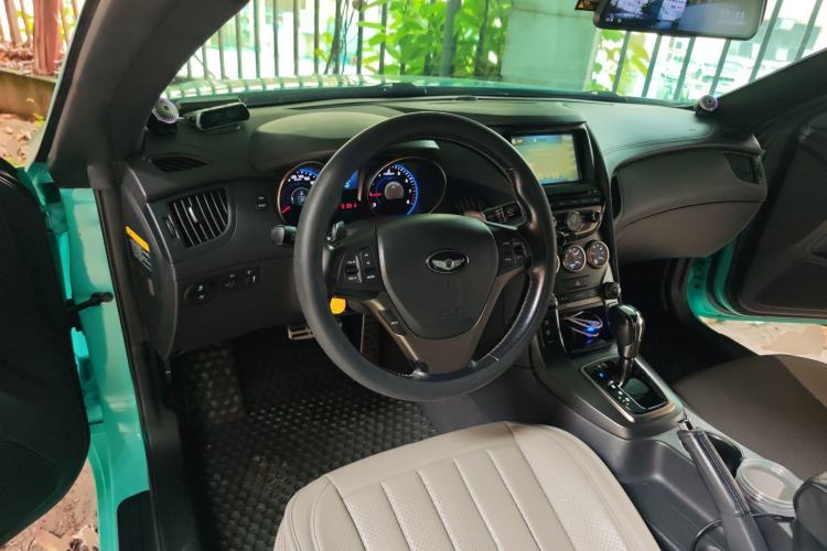 Used Hyundai Genesis Coupe 2012 2.0T Automatic Luxury Edition Steering Wheel