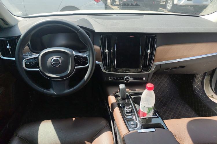 Used Volvo S90 New Energy 2020 T8 e-Drive Hybrid – Zhiyi Luxury Edition Center Console