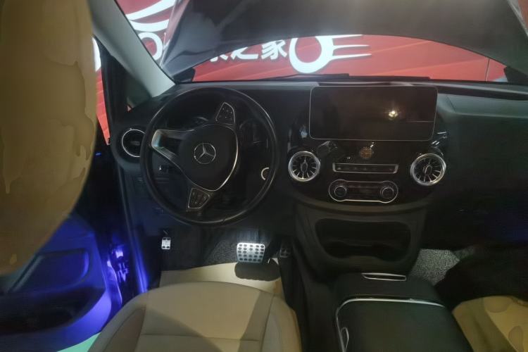 Used Mercedes-Benz Vito 2023 2.0T Business Version 7 Seats Steering Wheel